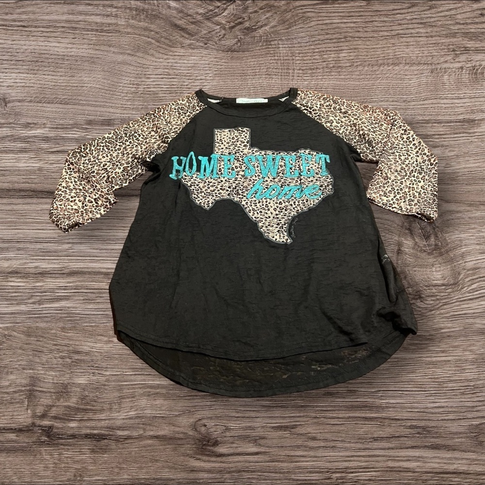 Southern Grace Home Sweet Home Animal Print Scoop Neck Top Size L